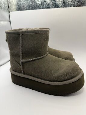 UGG Kids Classic Mini Platform in Smoke Plume 1143700K-SKP size 13